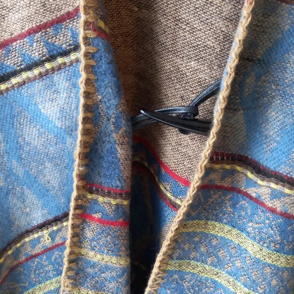 Large lightweight wrap - Picture 3 of 3